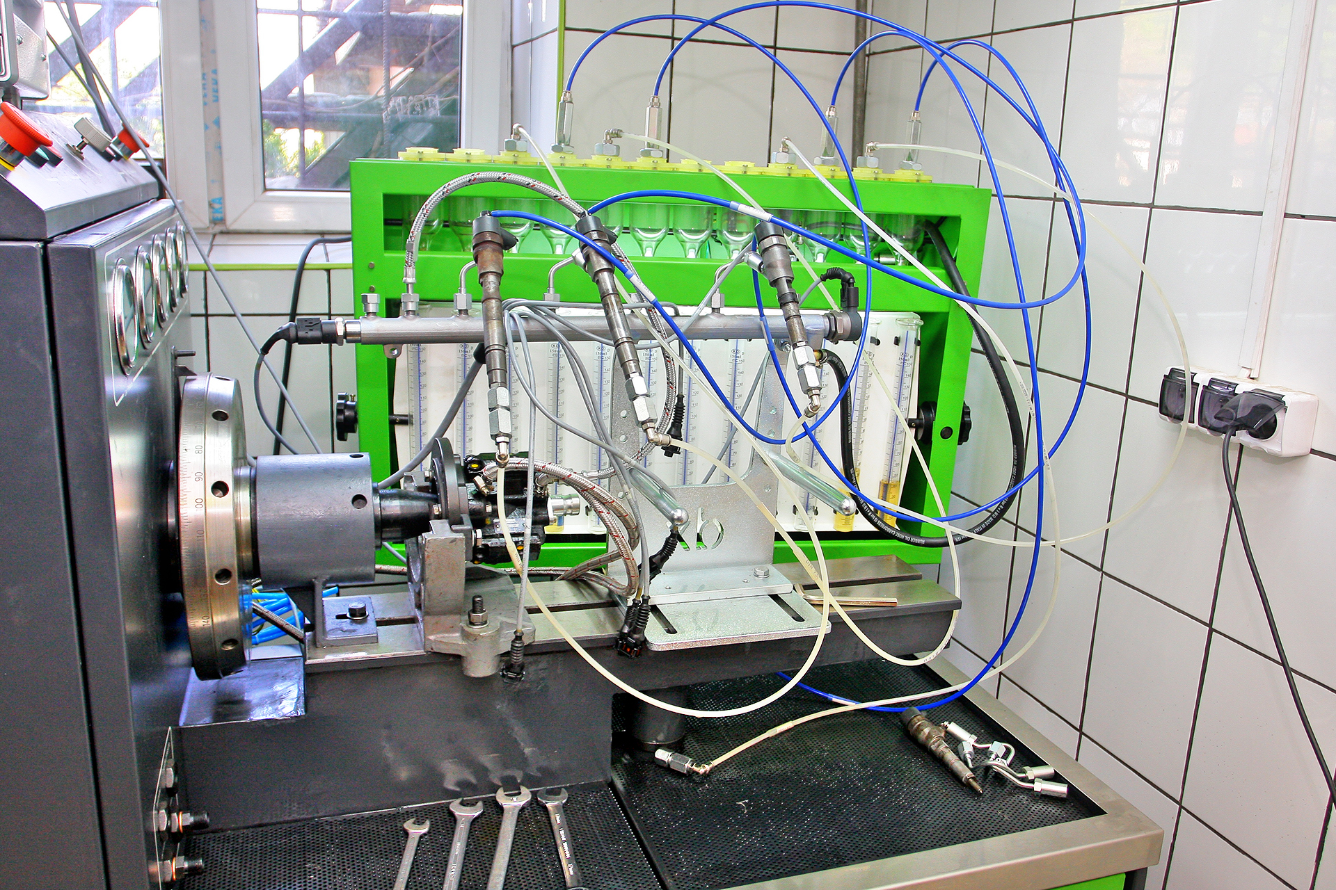 paliwo w oleju silnikowym_stanowisko do kontroli wtryskiwaczy