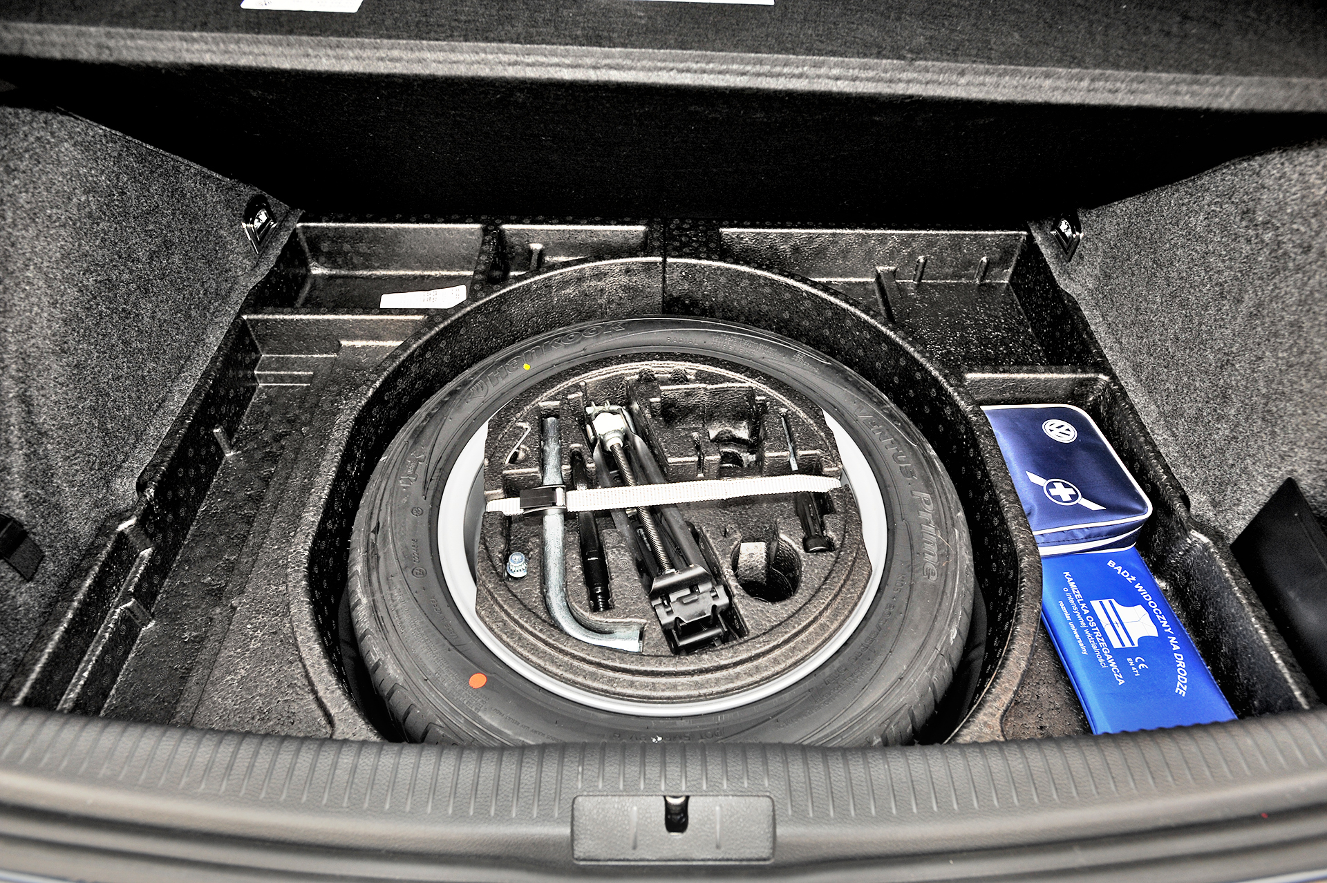 przewozenie w bagazniku_zapas