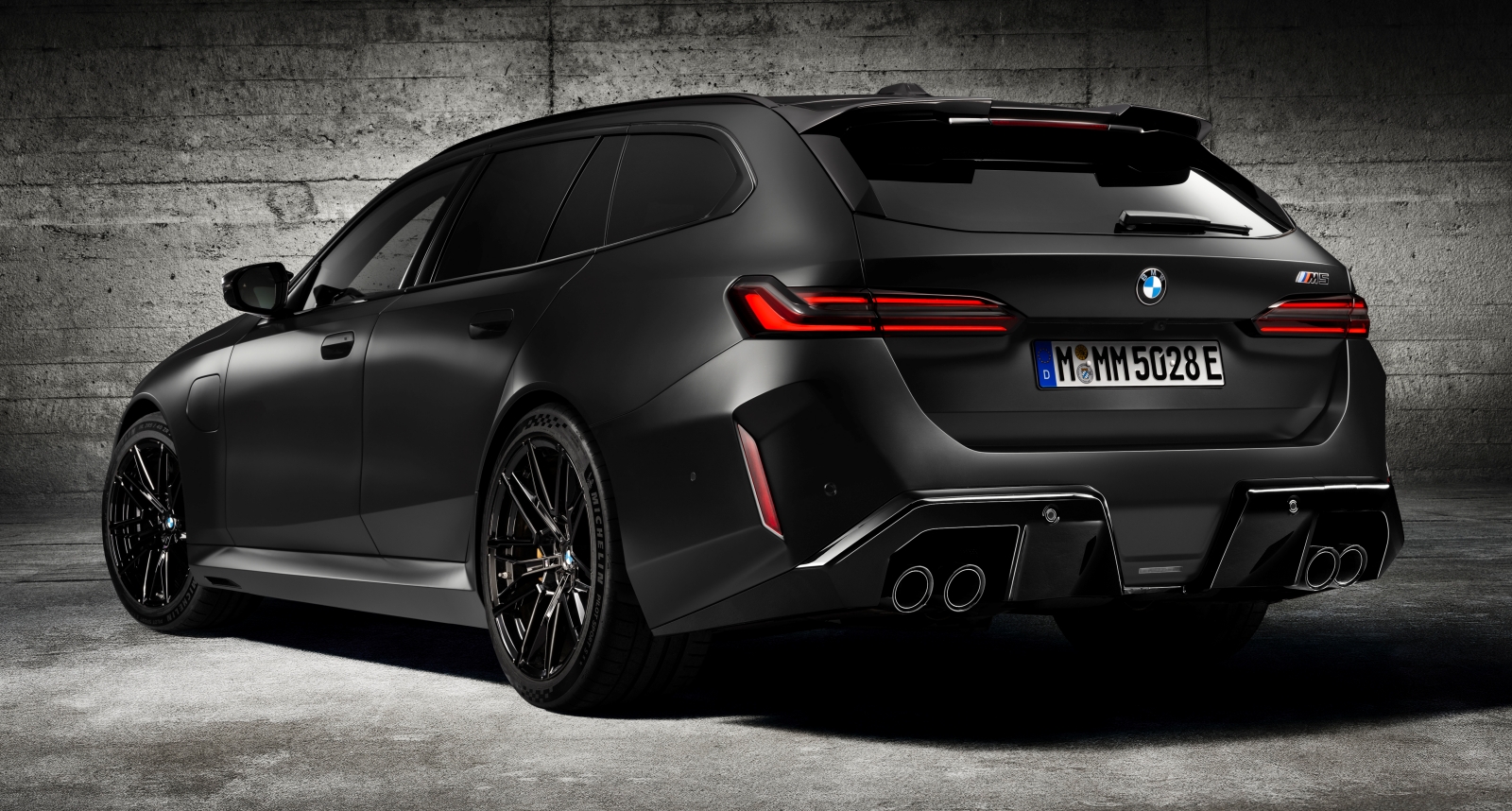 bmw-M5-touring-tyl-1
