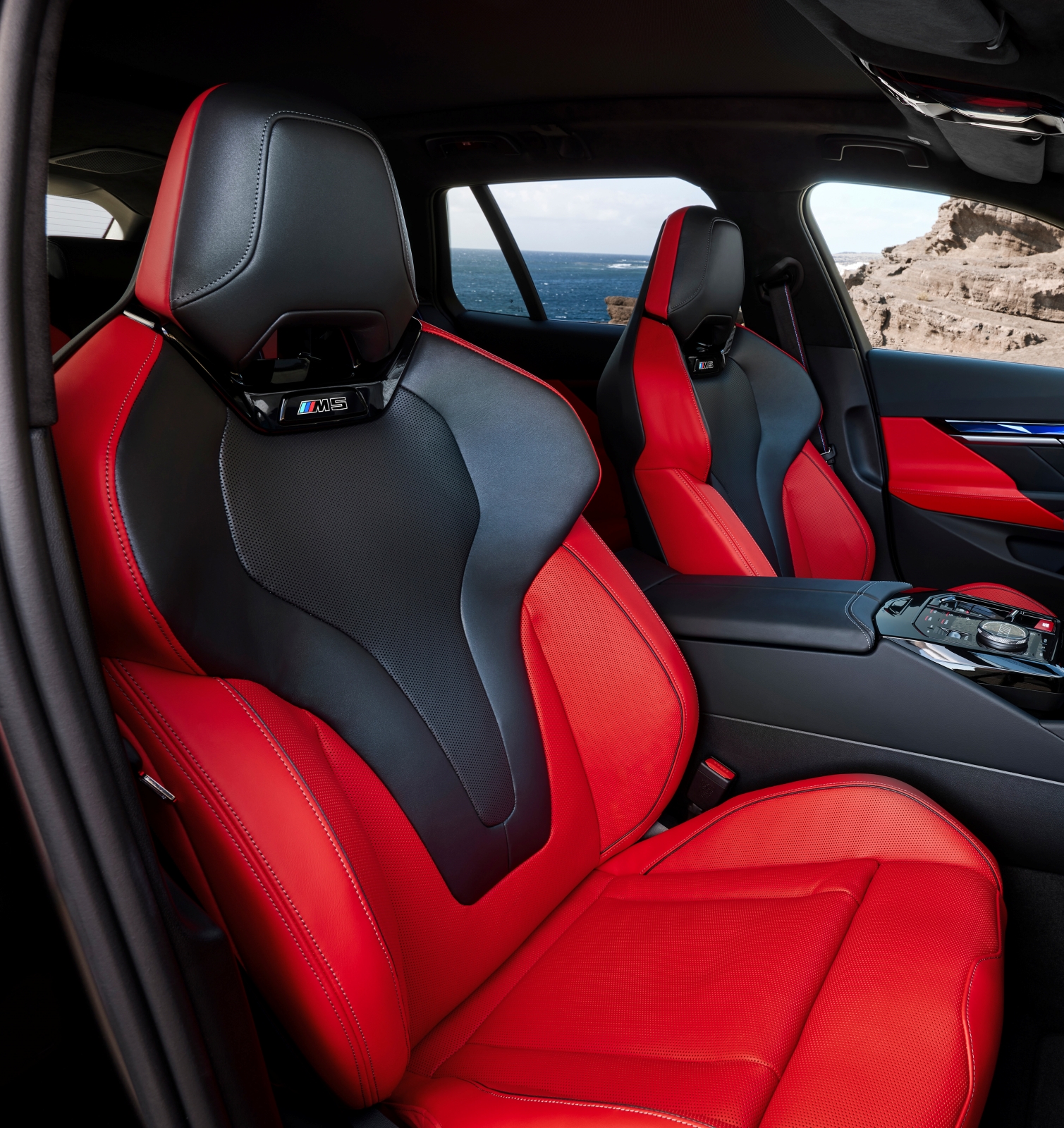 bmw-M5-touring-siedzenia