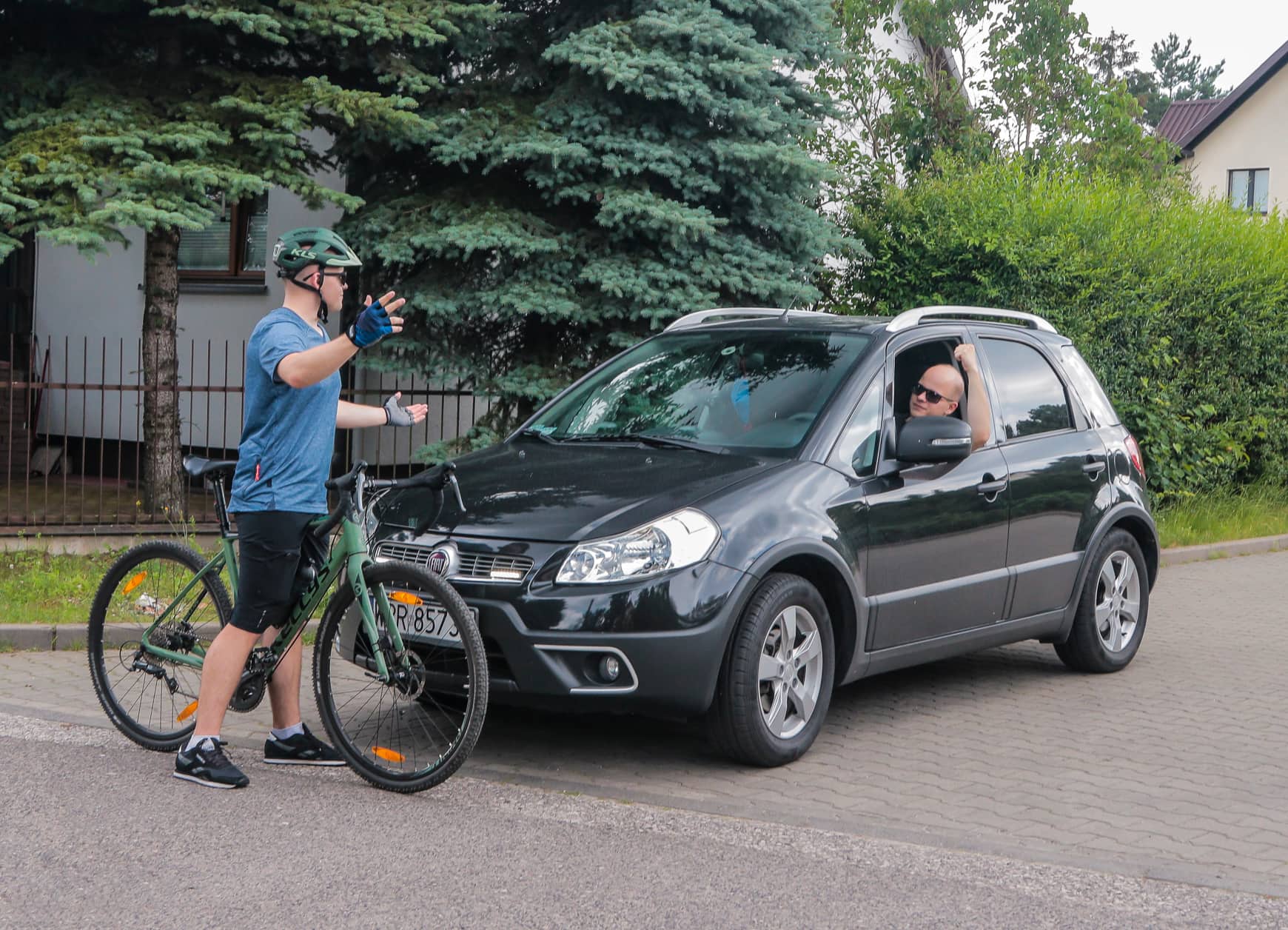 kłótnia rowerzysty z kierowcą