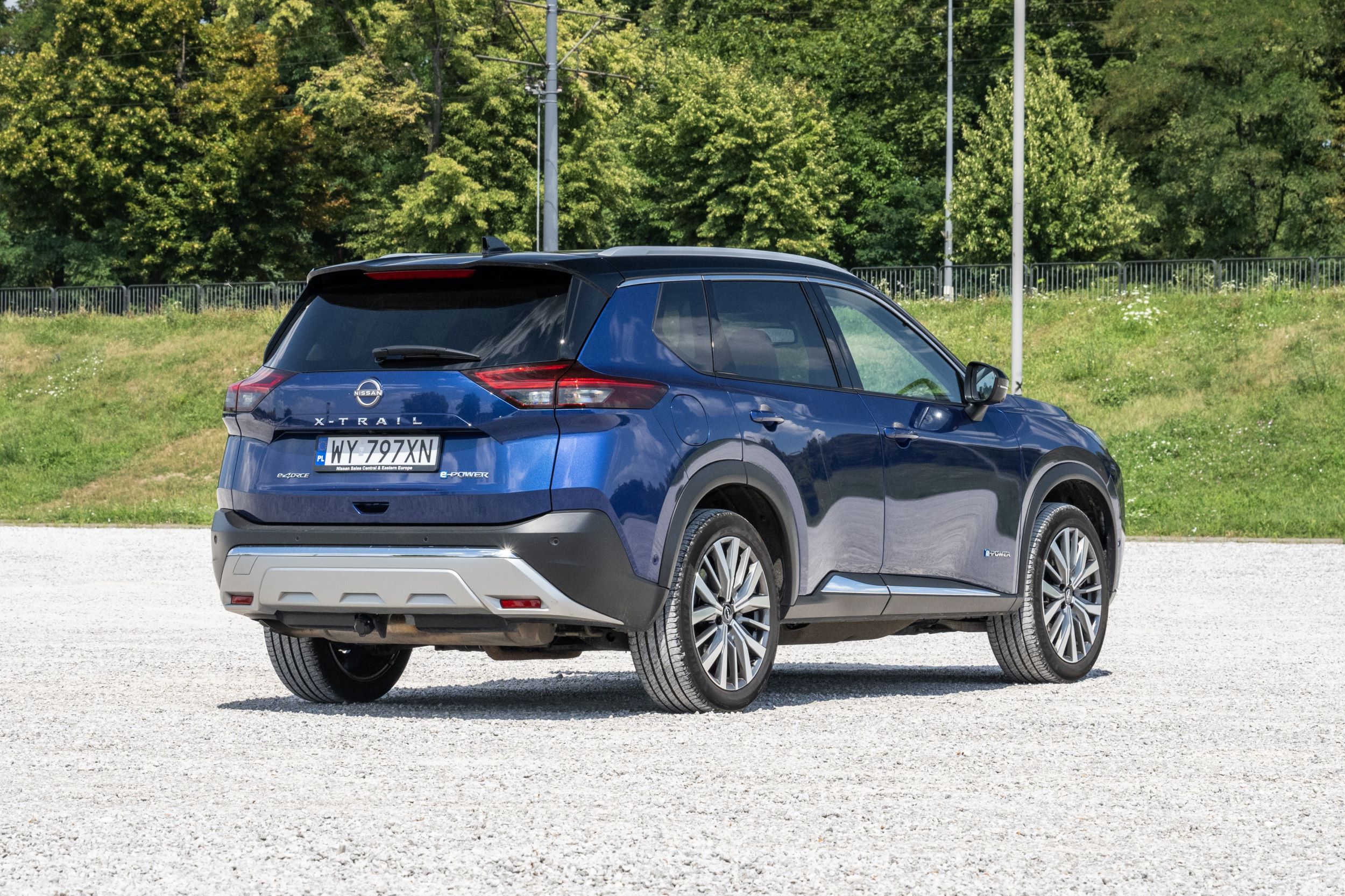 Nissan X-Trail - prawy tyl