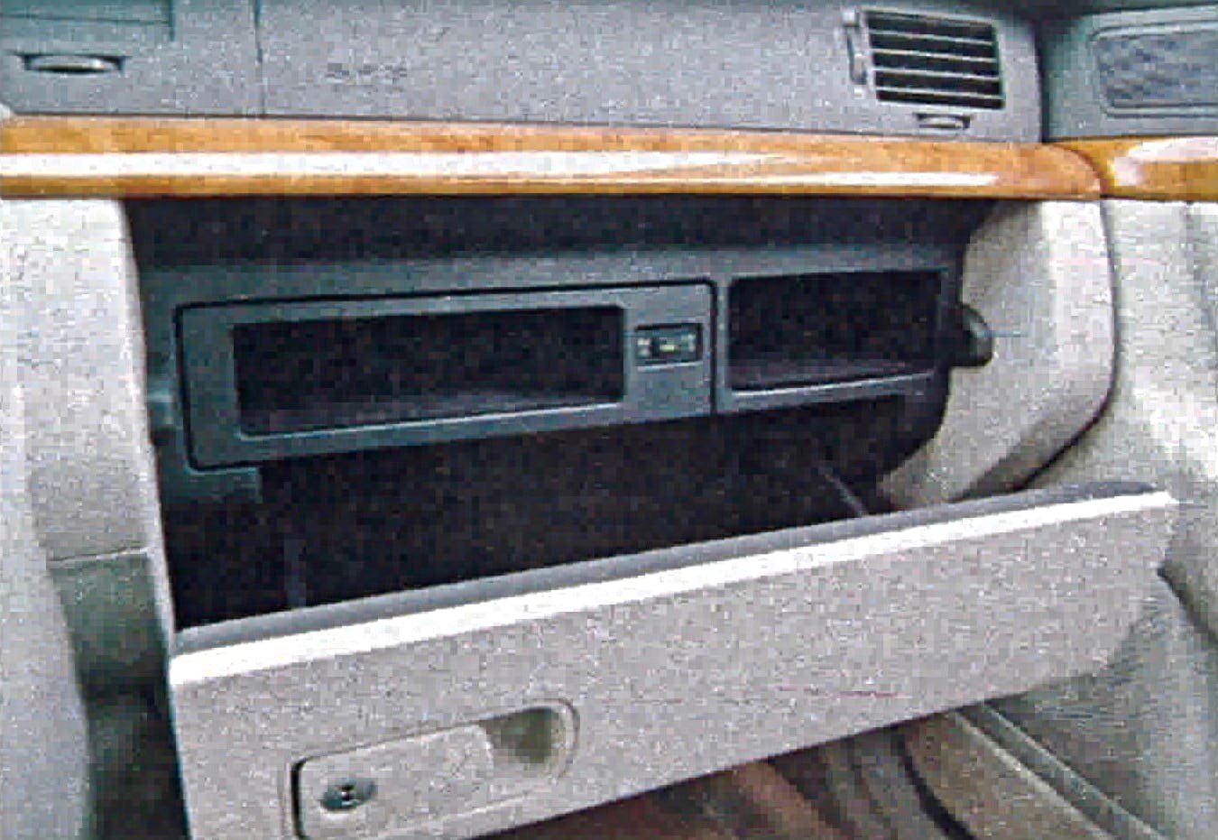 kia opirus 3.5 2004 schowek przed pasażerem odtwarzacz CD