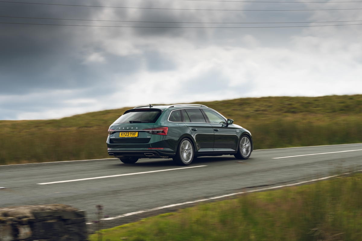 skoda superb sleeper edition tył