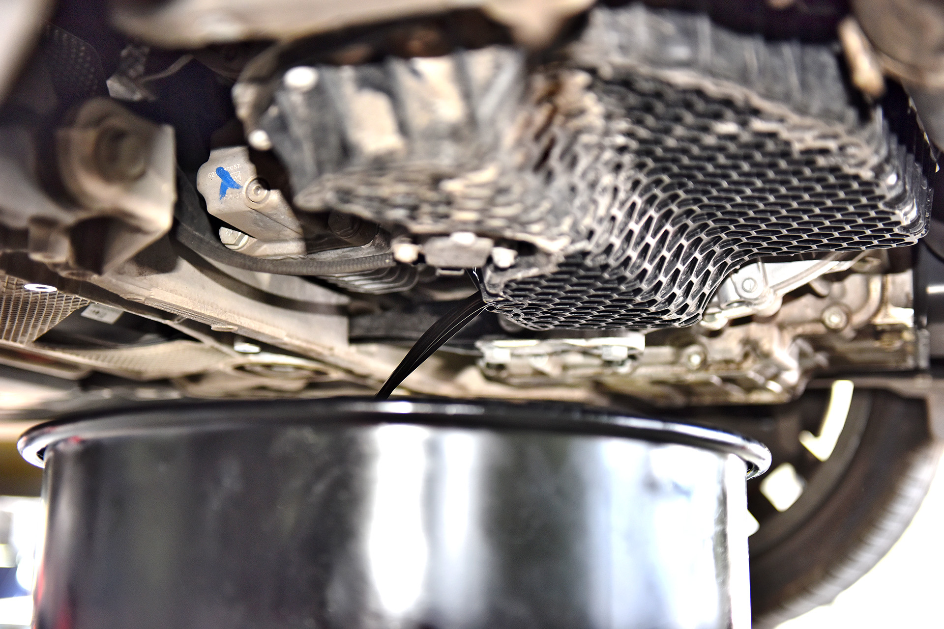 zapuszczone auto_olej