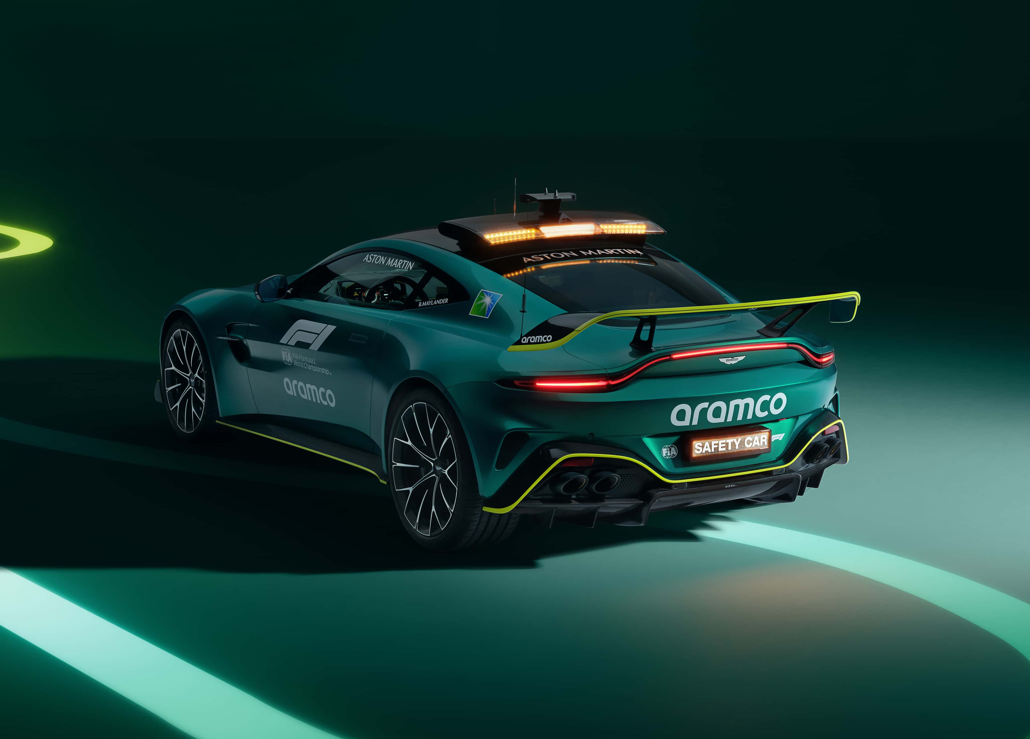 New Aston Martin Vantage Official Safety Car of Formula 1 – tył