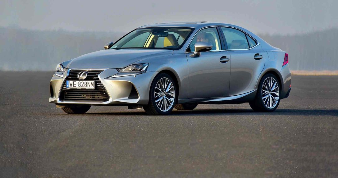 Używany Lexus IS III (XE3) – przód i bok