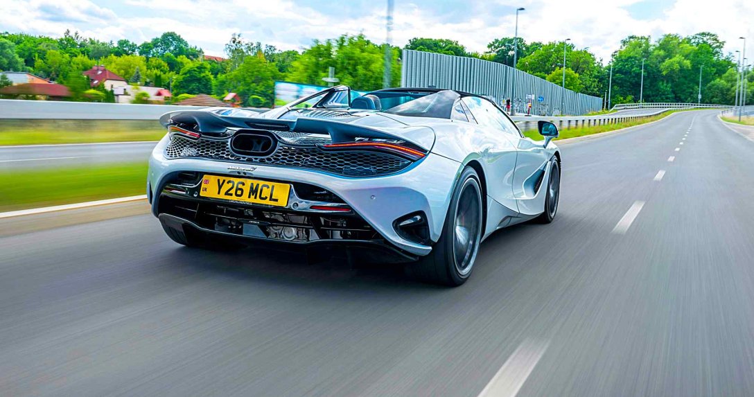 McLaren 750S Spider (2024) – test, tył w ruchu