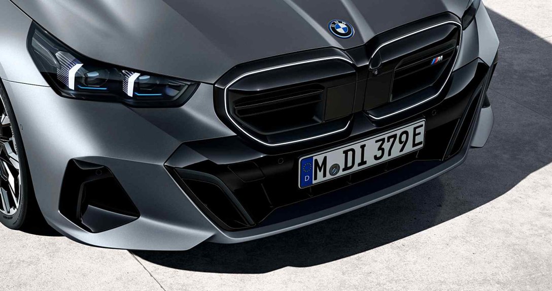 BMW i5 M60 przód