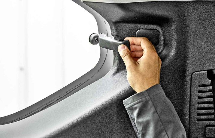 Dacia Jogger Hybrid 140 Extreme – uchylne okno, trzeci rząd