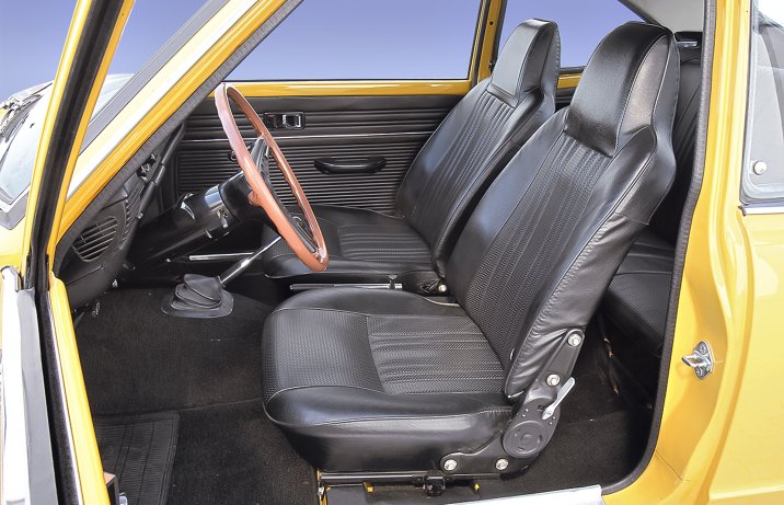 Toyota Corolla 1200 Coupe – fotele