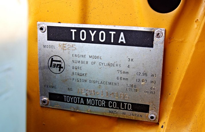 Toyota Corolla 1200 Coupe – tabliczka znamionowa