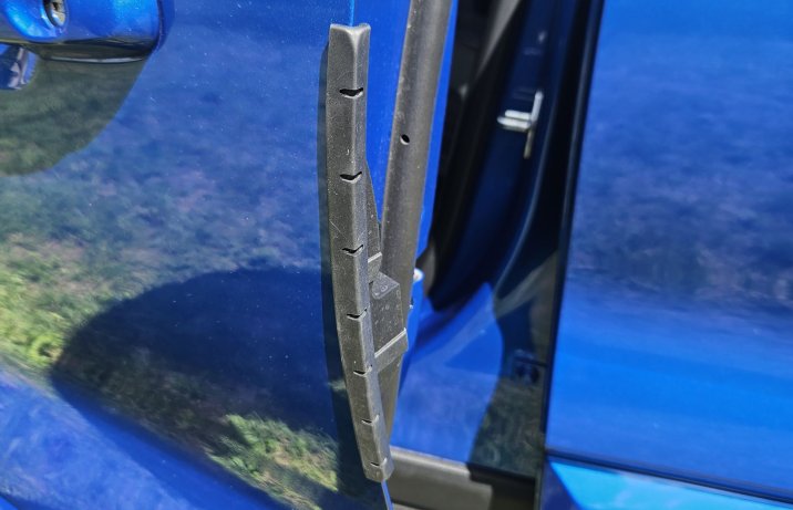 Ford Kuga - osłona krawędzi drzwi