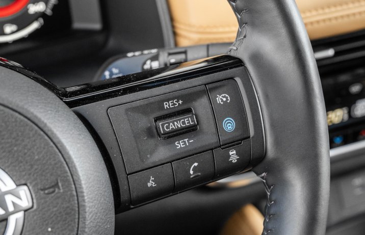 Nissan X-Trail - przyciski na kierownicy