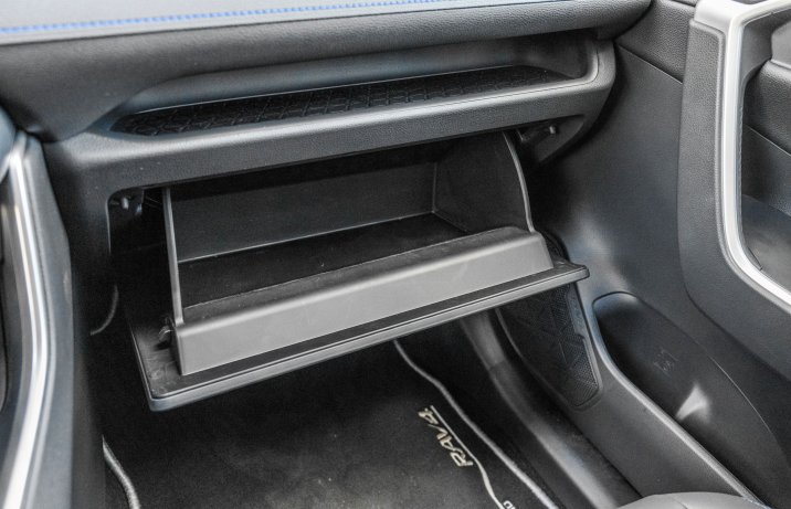 Toyota RAV4 - schowek