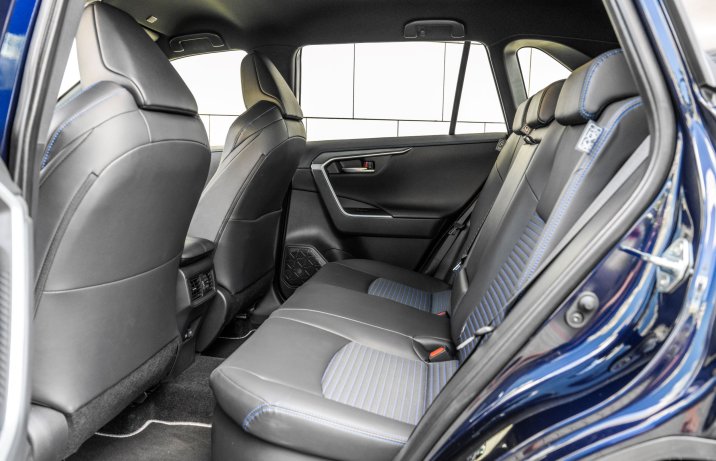 Toyota RAV4 - kanapa