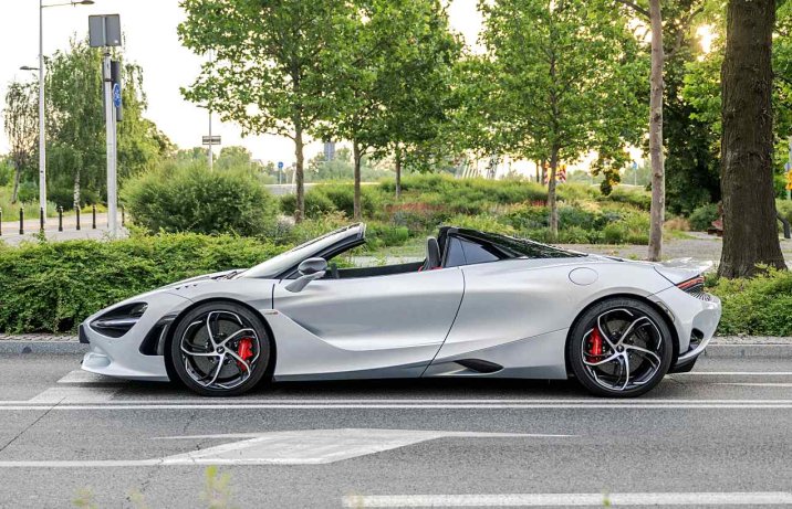 McLaren 750S Spider (2024) – bok