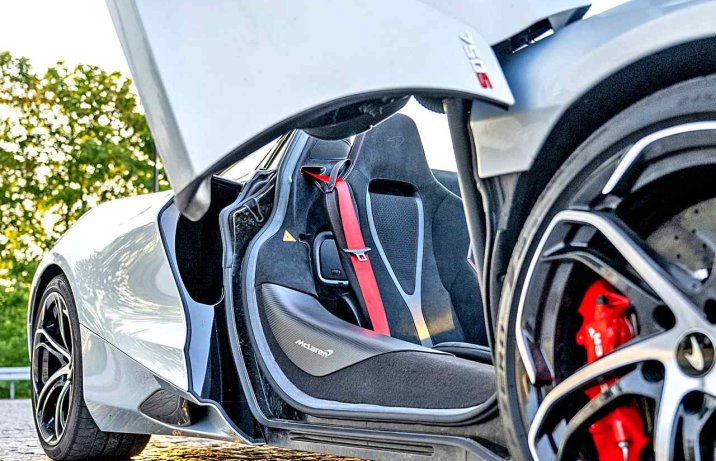 McLaren 750S Spider (2024) – unoszenie drzwi, monokok
