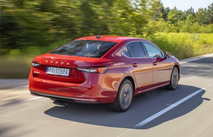 Skoda Superb 2.0 TDI DSG (2024) – test – tył
