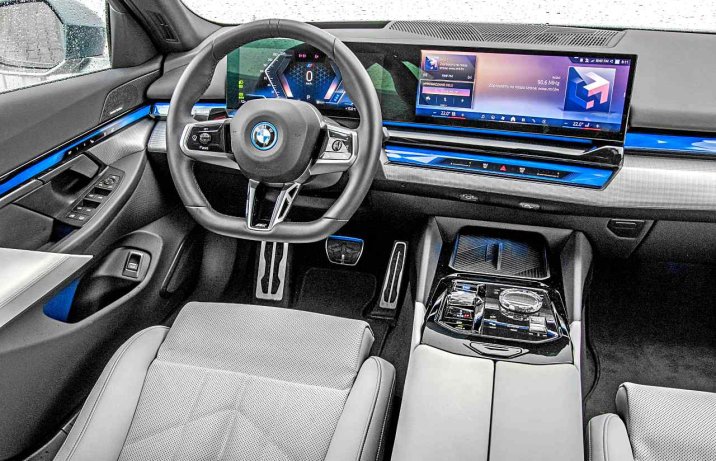 BMW i5 eDrive40 – deska rozdzielcza