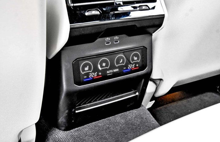 BMW i5 eDrive40 – klimatyzacja z tyłu, sterowanie