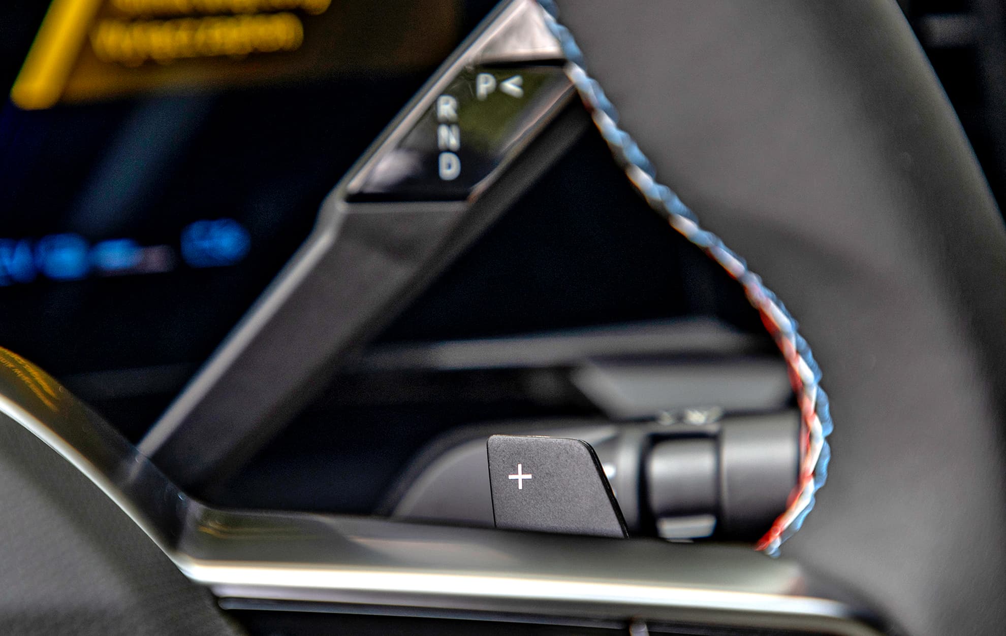 Renault-Rafale-E-Tech-full-hybrid-200-2024-test-lopatki-na kierownicy-do-zmiany-poziomu-rekuperacji