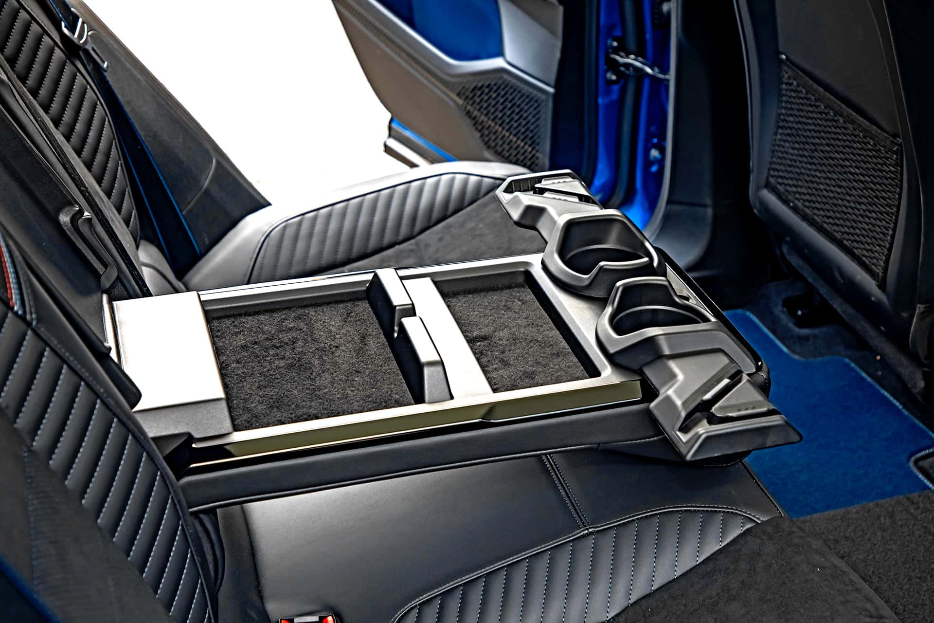 Renault-Rafale-E-Tech-full-hybrid-200-2024-test-tylny-podlokietnik-schowki-uchwyty