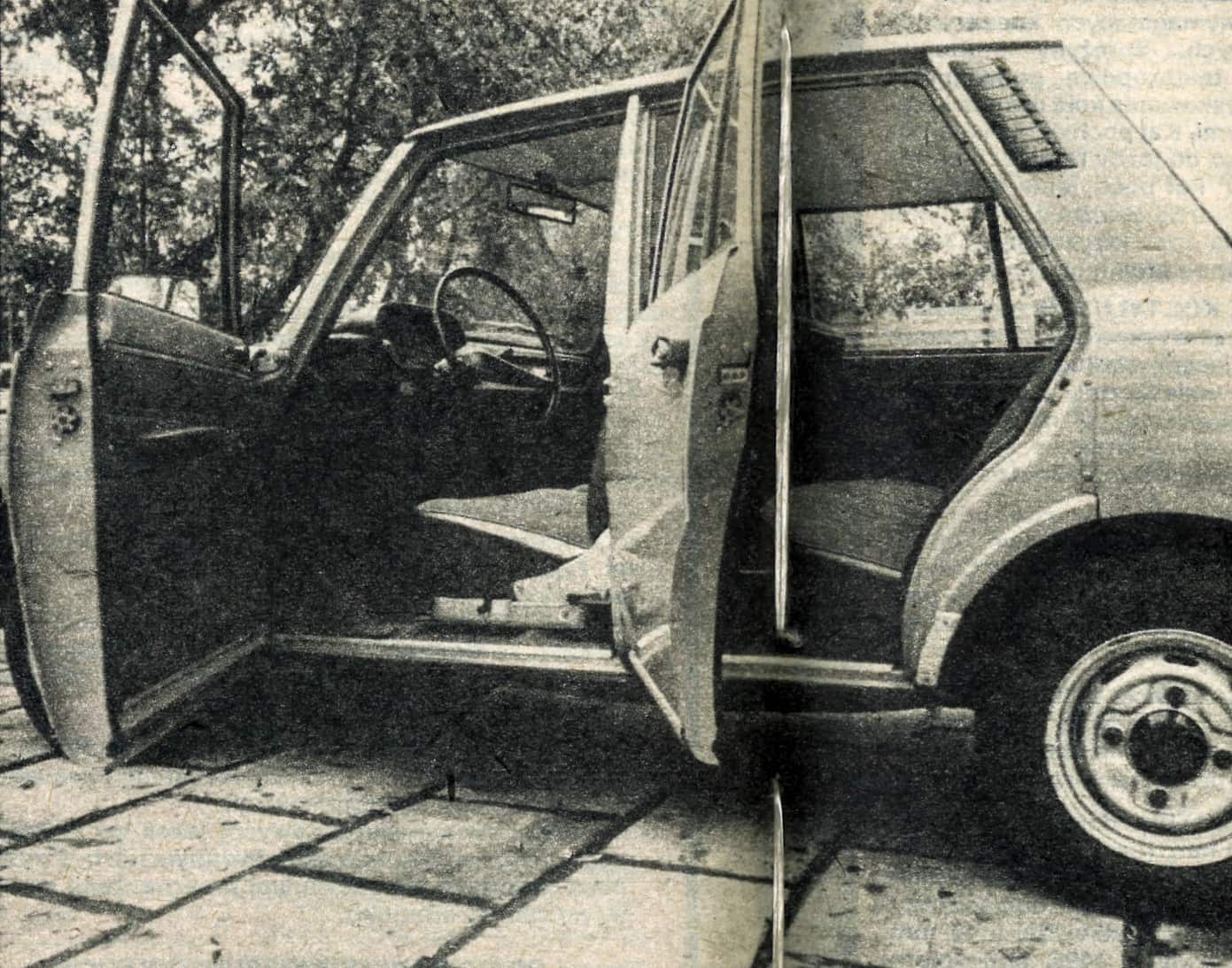 wartburg 353 w z otwartymi drzwiami fotele kanapa