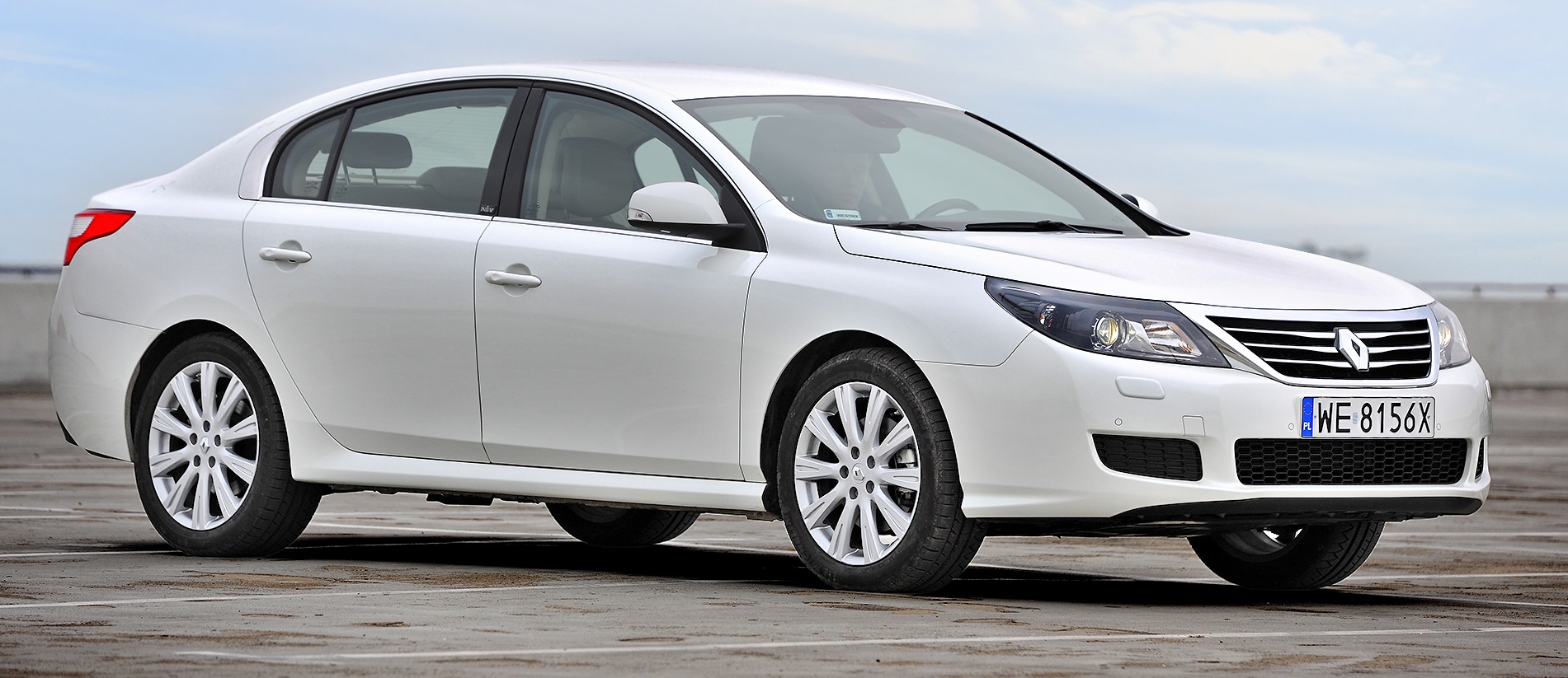 tanie uzywane auta klasy sredniej_renault latitude