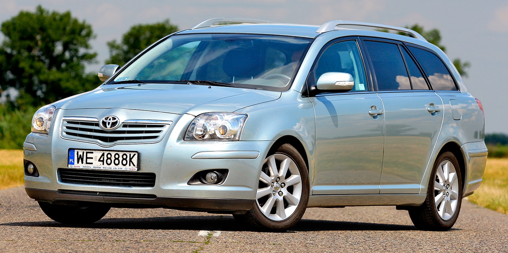 tanie uzywane auta klasy sredniej_toyota avensis