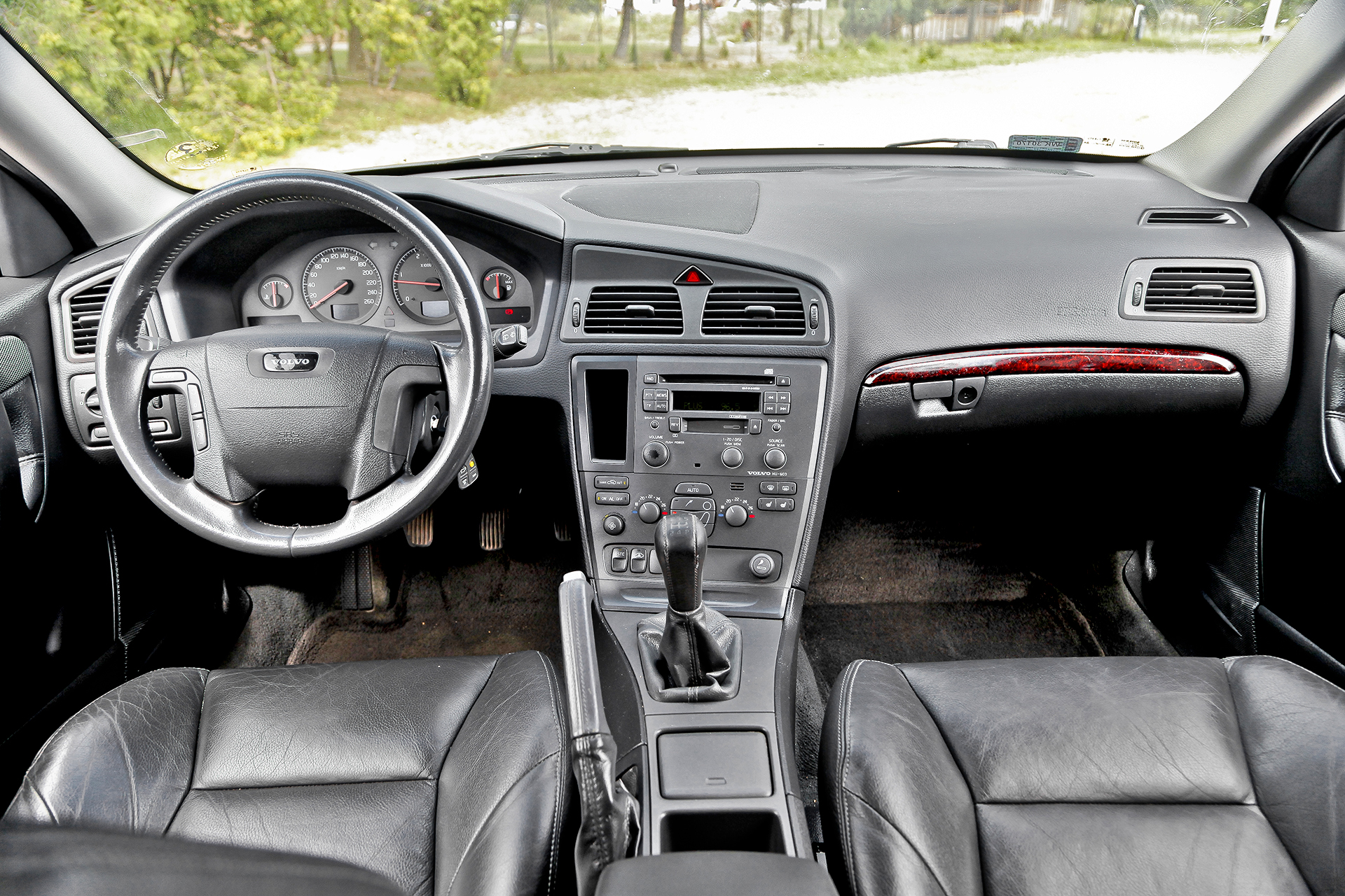 tanie uzywane auta klasy sredniej_volvo v70 deska