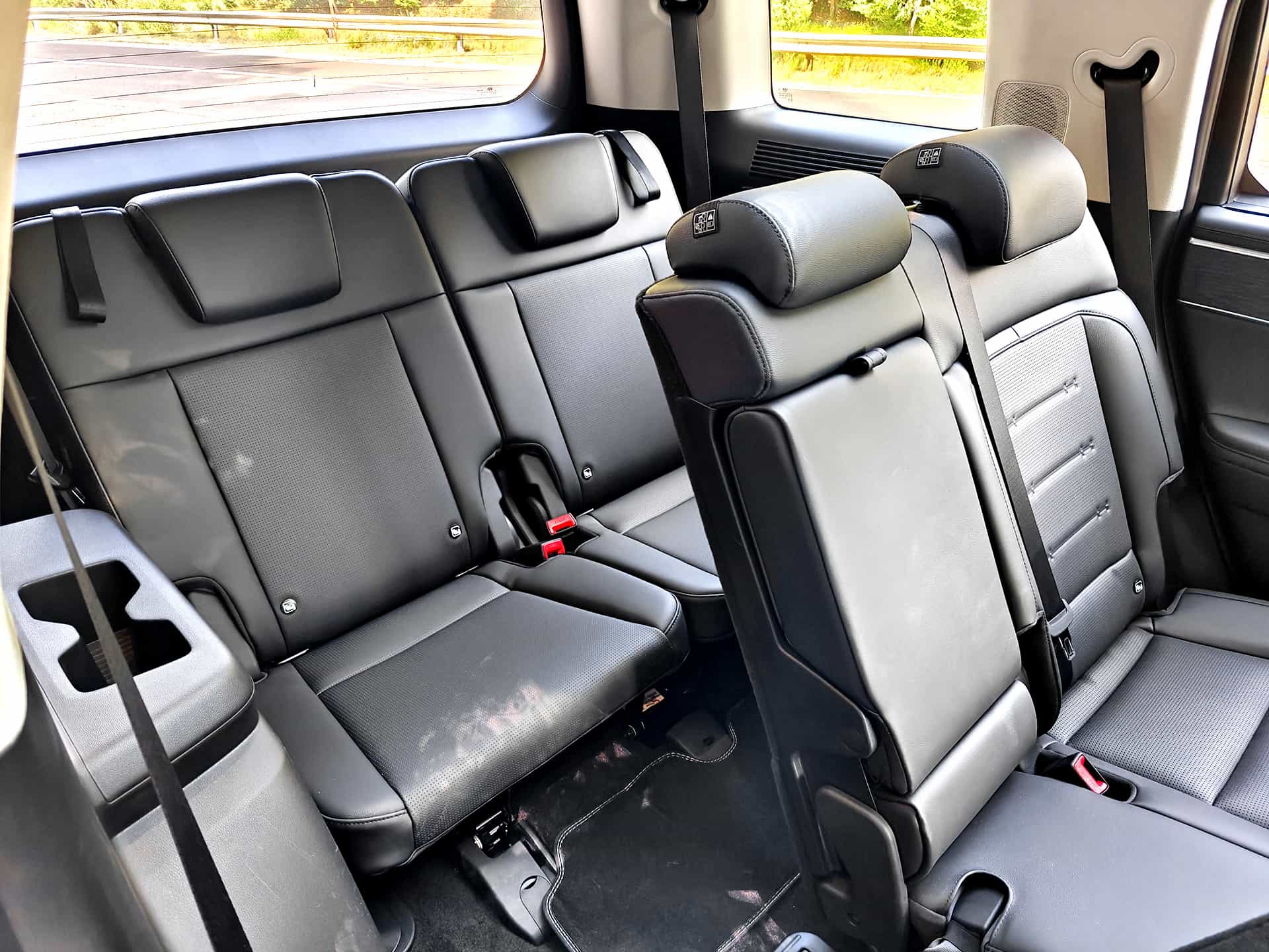 hyundai santa fe 2024 fotele drugi i trzeci rząd