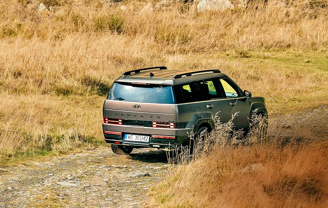 hyundai santa fe 2024 tył w terenie