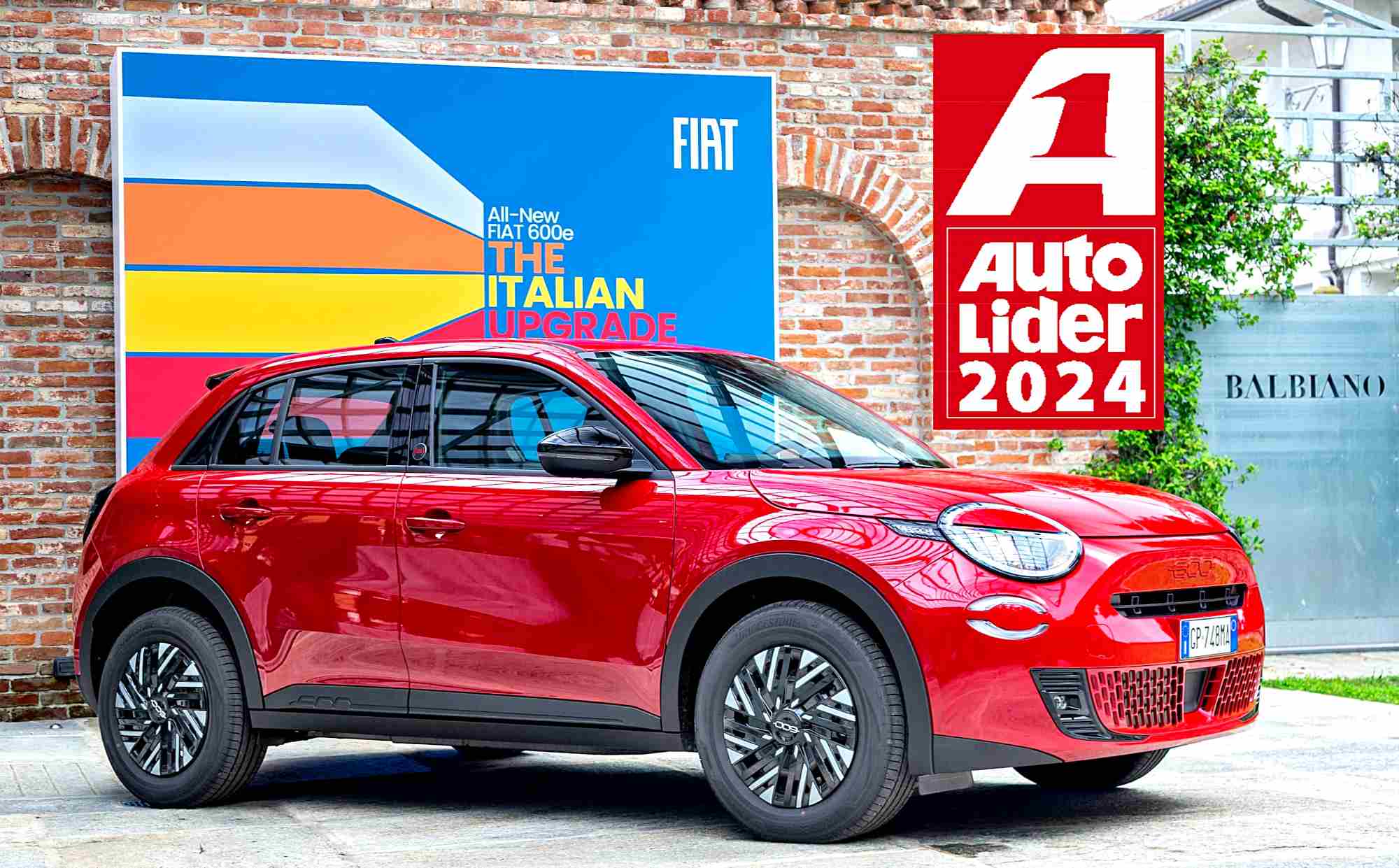 Fiat 600e bok z logo auto lider 2024