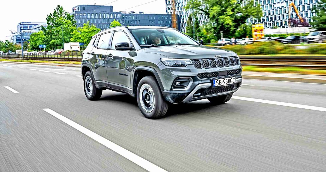 Jeep Compass 4xe 240 Overland (2024) – przód