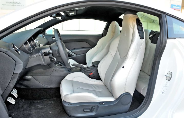 Peugeot RCZ: fotele
