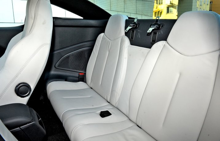 Peugeot RCZ: siedzenia z tyłu