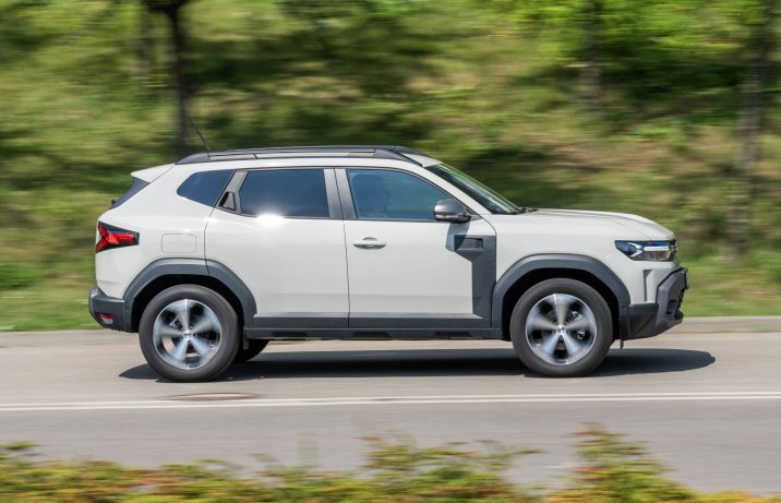 Dacia Duster - bok