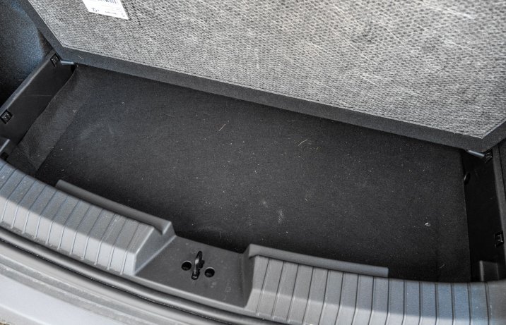 Dacia Duster - schowek pod bagażnikiem