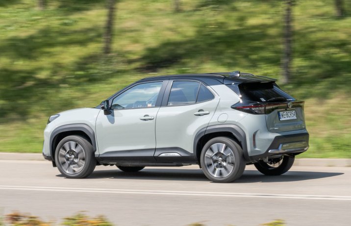 Toyota Yaris Cross - bok