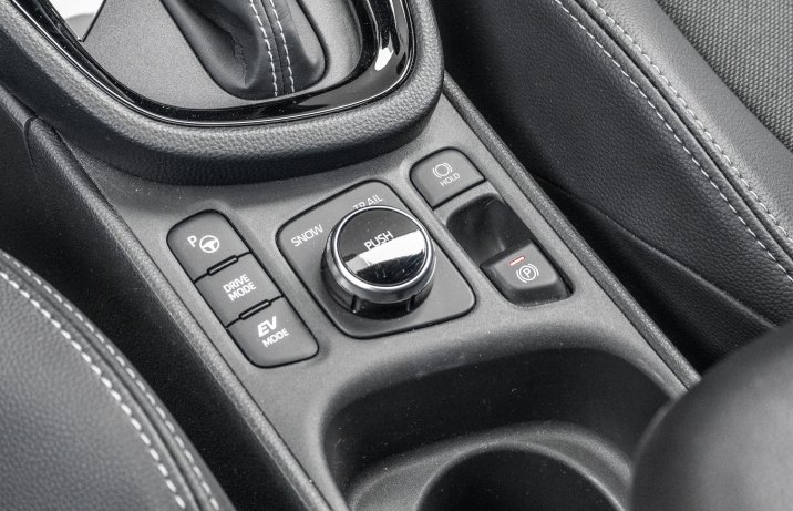 Toyota Yaris Cross - przełączniki