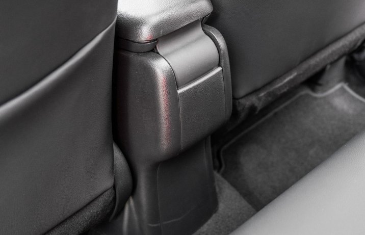 Toyota Yaris Cross - tył konsoli