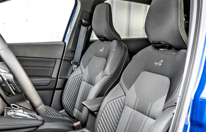 Renault Captur mild hybrid 160 EDC esprit Alpine – fotele