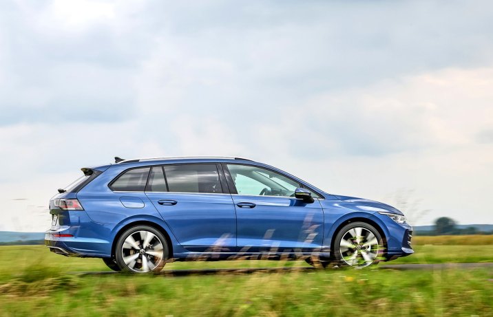 VW Golf Variant (2024) - bok