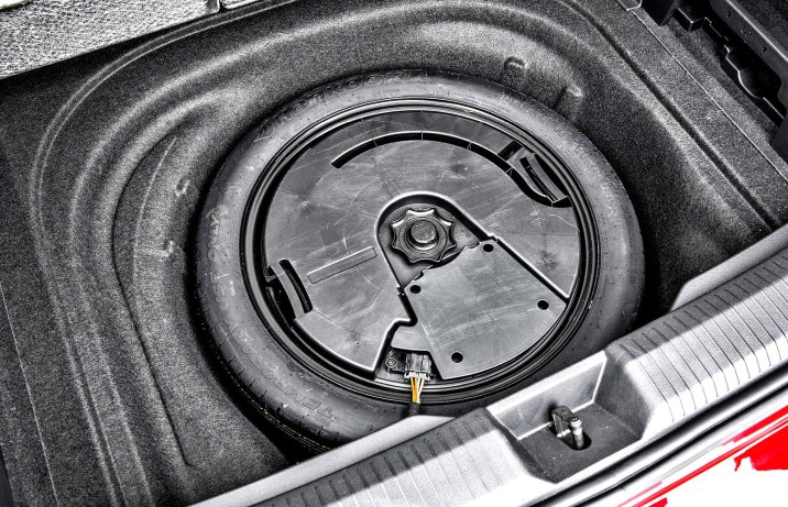 VW Golf Variant (2024) - zapasowe koło dojazdowe