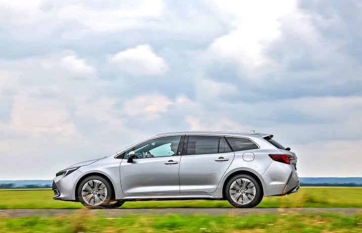 Toyota Corolla TS (2024) - bok