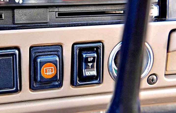 Toyota Land Cruiser Station FJ60 (1980-1989) – przełączniki