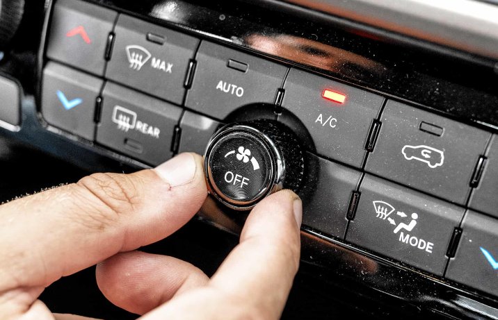 Jeep Compass 4xe 240 Overland (2024) – sterowanie klimatyzacją