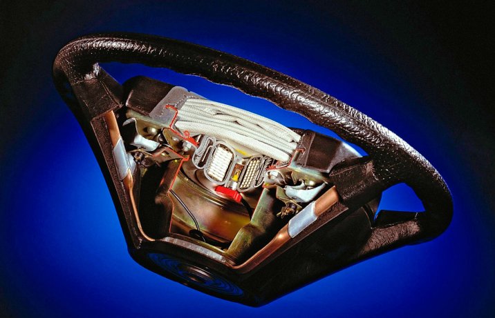 Kierownica z airbagiem (przekrój)  |  1992