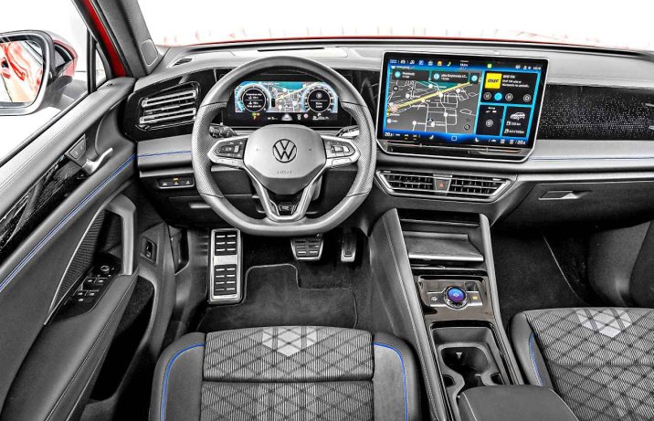 Volkswagen Tiguan 2.0 TDI 193 4Motion DSG R-Line – kokpit, deska rozdzielcza